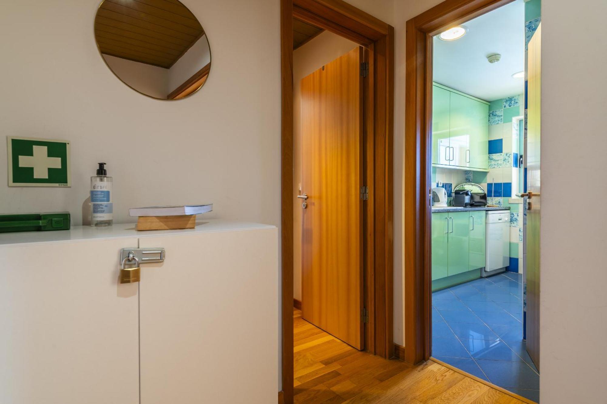Marina Breeze Apartment With Pool - 900M From The Beach Albufeira Esterno foto