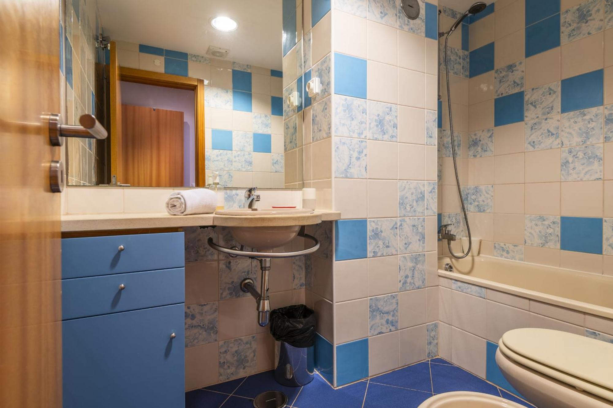 Marina Breeze Apartment With Pool - 900M From The Beach Albufeira Esterno foto