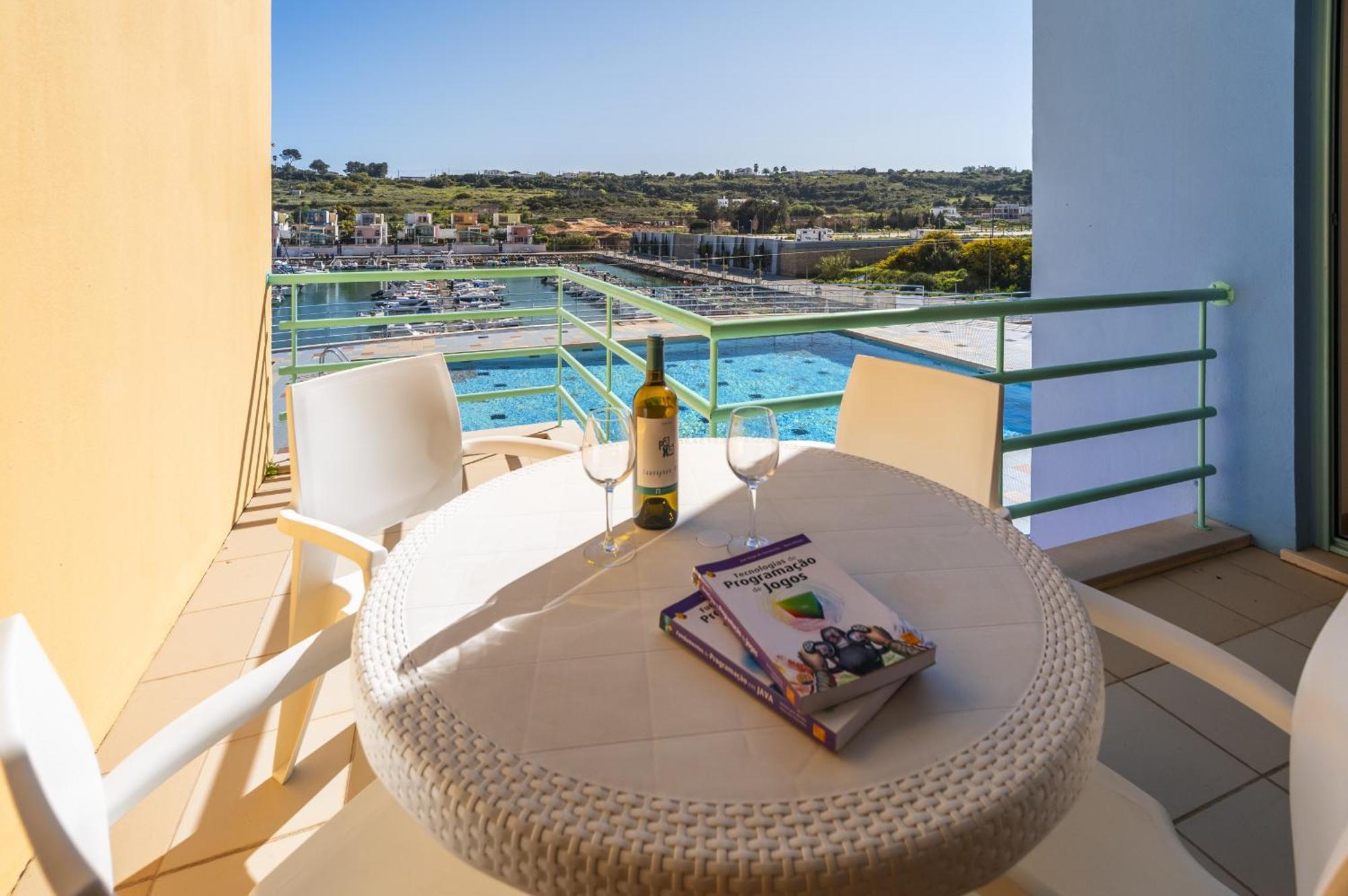 Marina Breeze Apartment With Pool - 900M From The Beach Albufeira Esterno foto